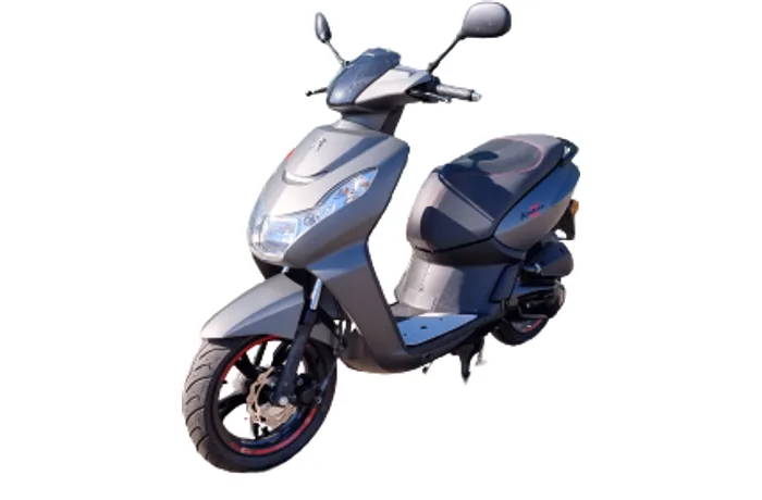 Peugeot Kisbee Roller der Fahrschule Tamasi